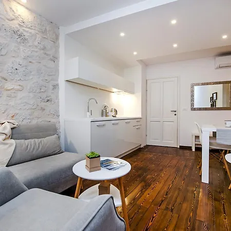 Luna And Guest house 4*