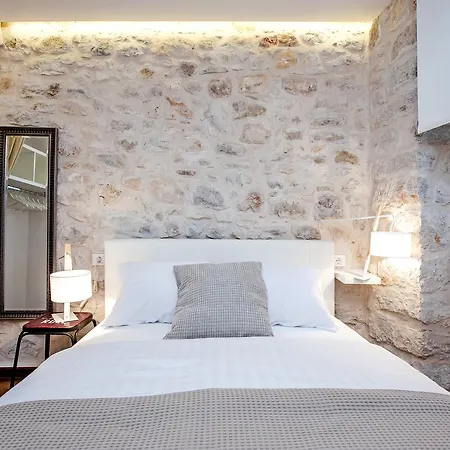 Luna And Guest house 4*